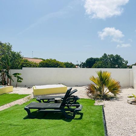 Hotel Bon Bini Kokolishi Willemstad Esterno foto