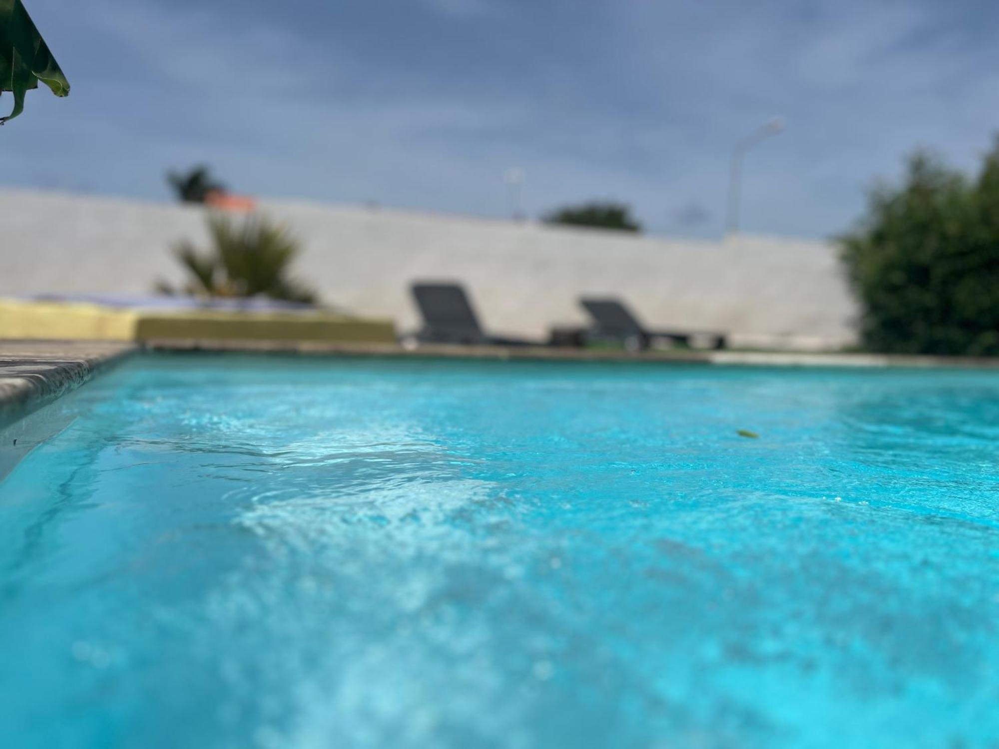 Hotel Bon Bini Kokolishi Willemstad Esterno foto